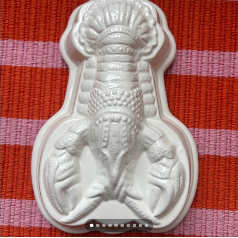 EUC like new vintage white painted ceramic lobster decor. Nautical perfection! - Picture 1 of 8